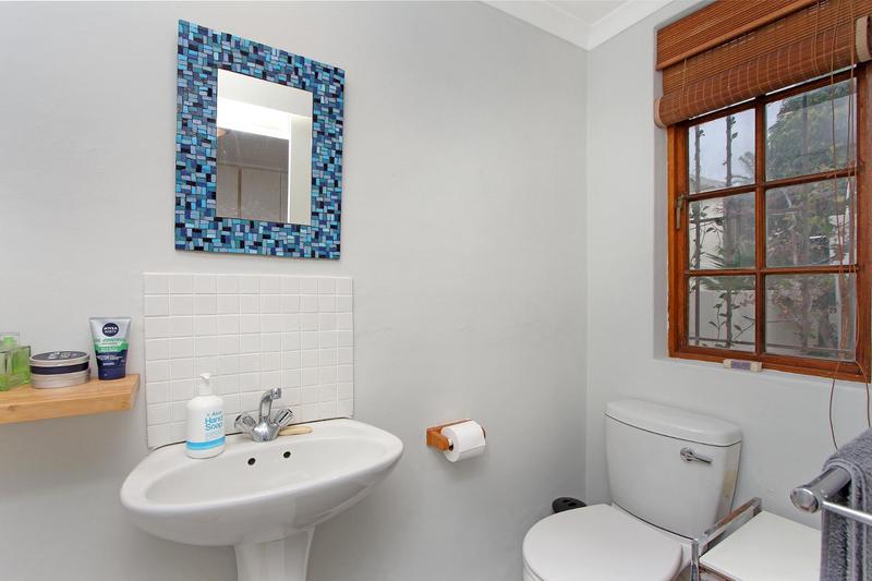 To Let 2 Bedroom Property for Rent in Green Point Western Cape